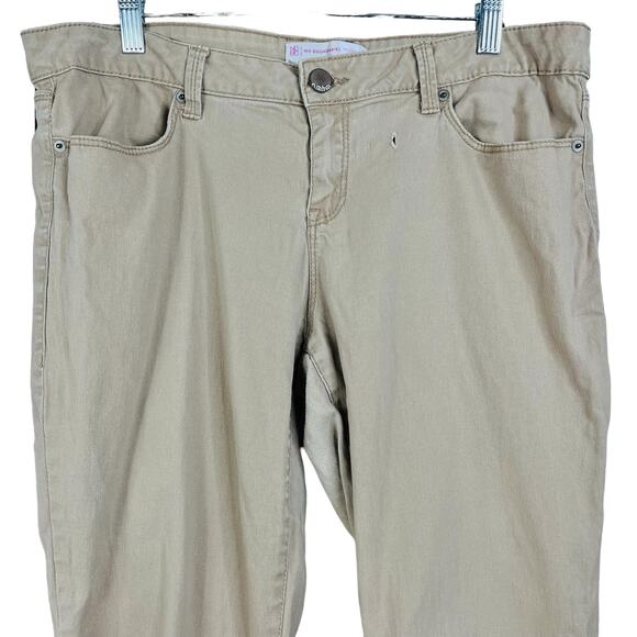 No Boundaries Khaki Pants - Picture 3 of 7